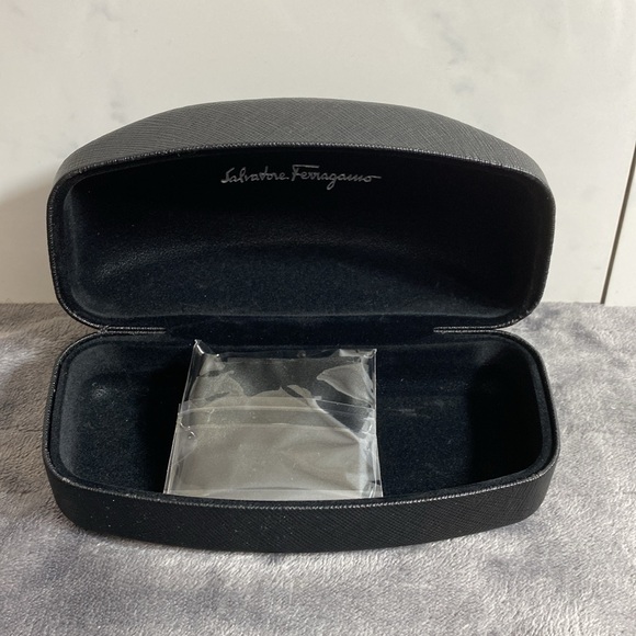 New authentic ferragamo case - Picture 2 of 2